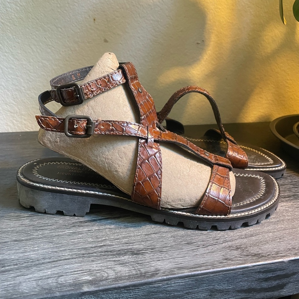 Donald Pliner leather crocodile embossed ankle strap gladiator sandal size 8.